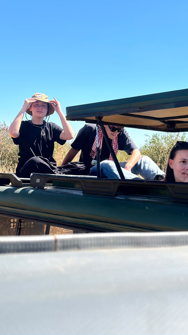 Life on safari — safari vehicle on the plains