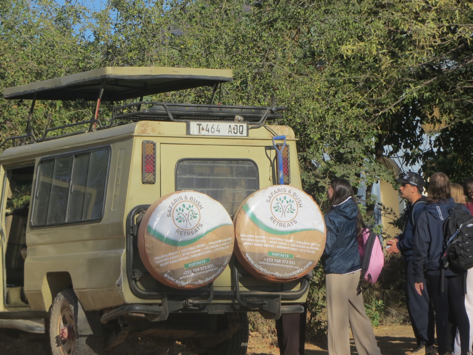 Safari moment — team and landscape